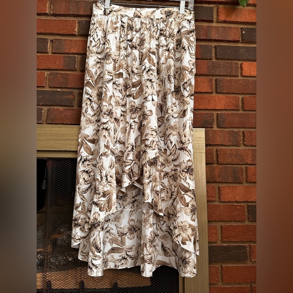 🛍️ J - Jill High Low skirt with ruffle bottom. Excellent condition.